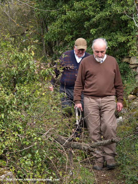 JOSE LUIS ARAMENDA Y JOS BARTOLOM EN EL ARRANQUE DEL SENDERO  A MONTFALC